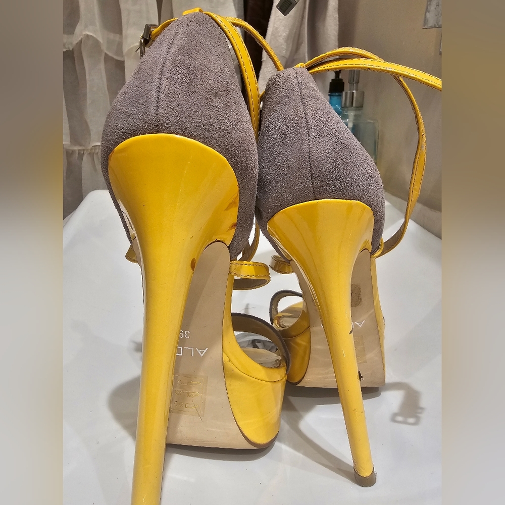 Aldo Gray Suede & Yellow Patent Leather Sandal 9.5